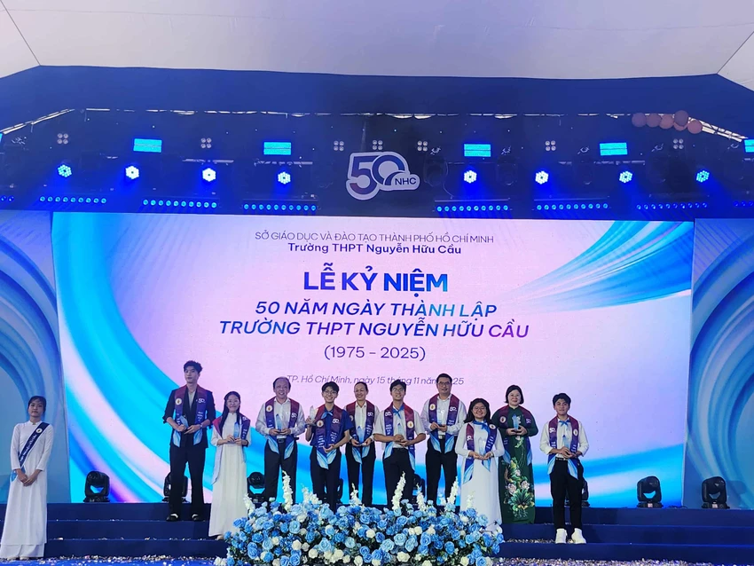 truong-thpt-nguyen-huu-cau-8.jpg
