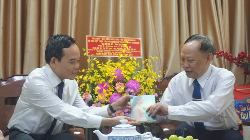 bi-thu-thanh-uy-tp.hcm-5.JPG