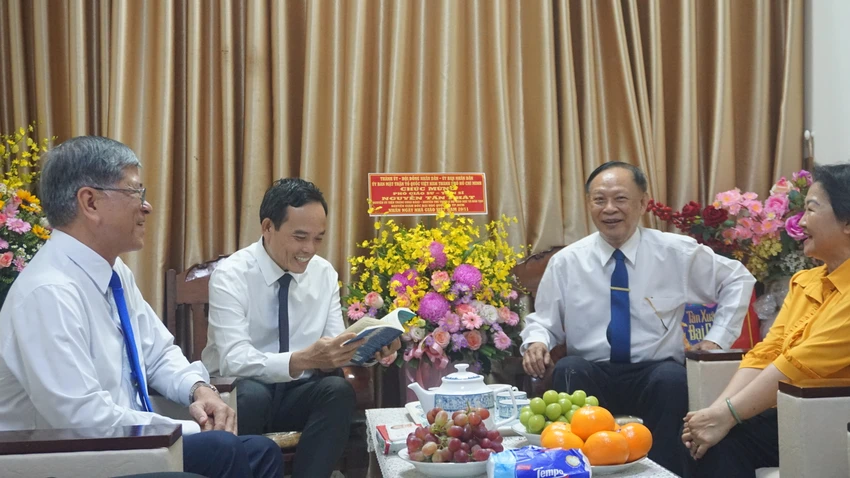 bi-thu-thanh-uy-tp.hcm-6.JPG