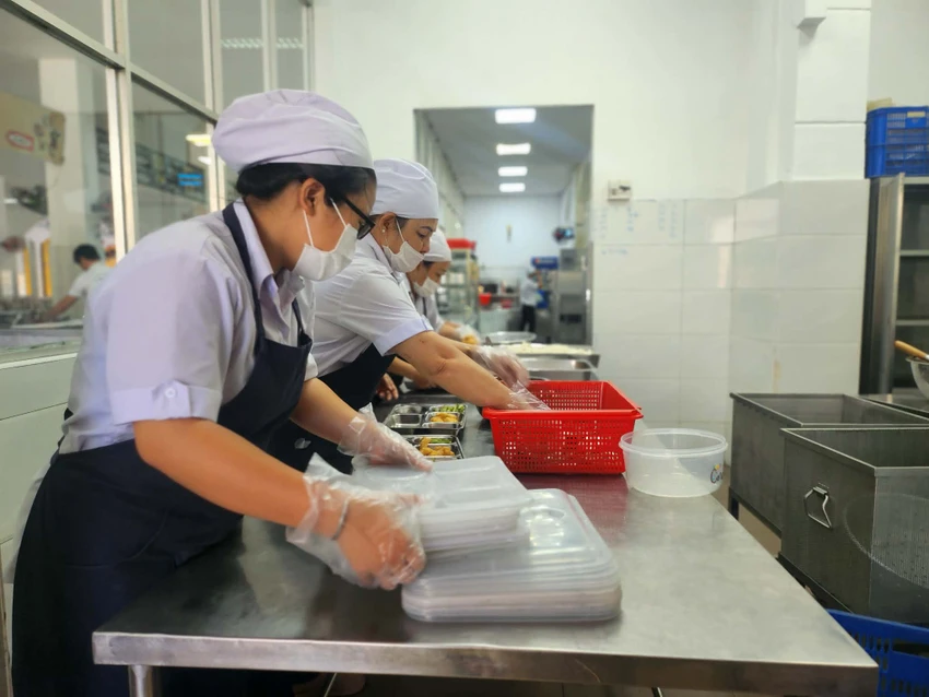 suất ăn bán trú