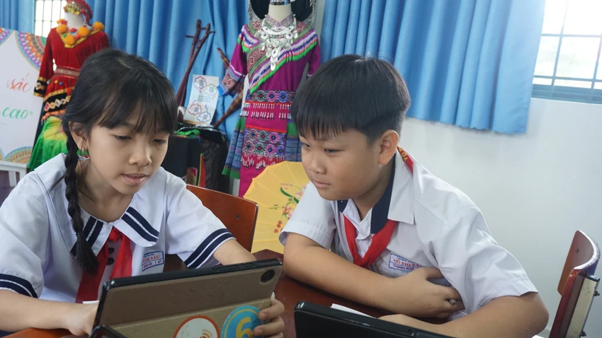 Học sinh Trường Tiểu học Võ Thị Sáu, phường Tân Thới Hiệp trong một giờ học. Ảnh: NGUYỄN QUYÊN AI.JPG