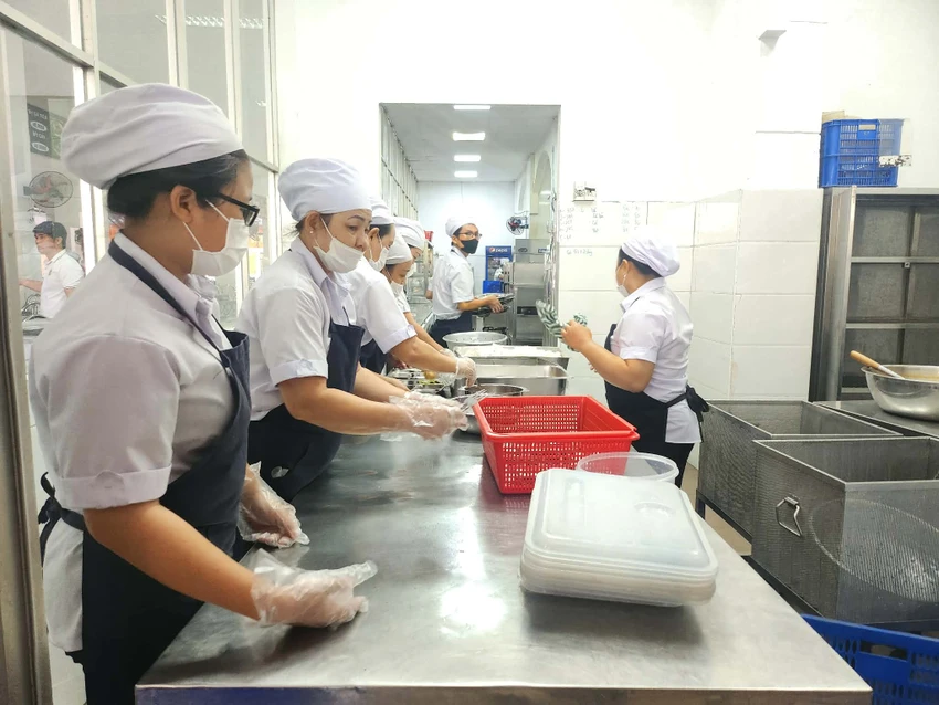 Bữa ăn bán trú