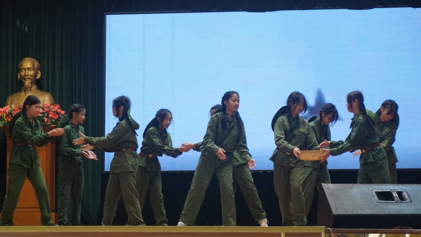 hoc-sinh-tran-dai-nghia-2.JPG