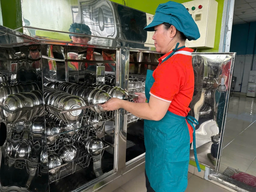 tay-chan-mieng-2.jpg