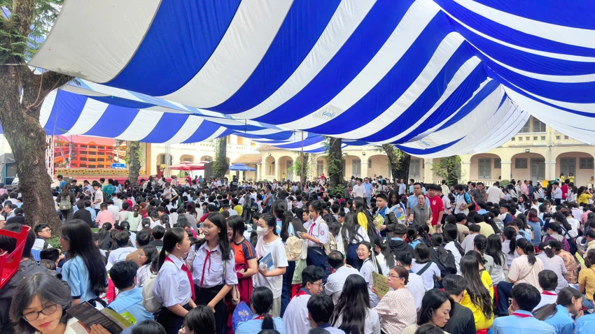 chuyên Lê Hồng Phong