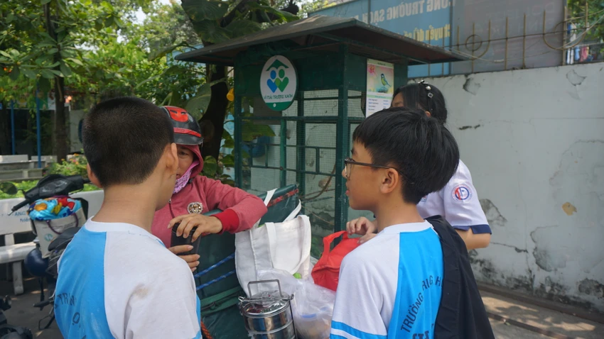 bua-an-ban-tru-2.JPG