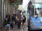 Lắp máy tự động bán nước gắn camera ở trạm xe buýt