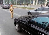 Không bật đèn xi nhan khi rẽ có thể bị tước bằng lái 3 tháng