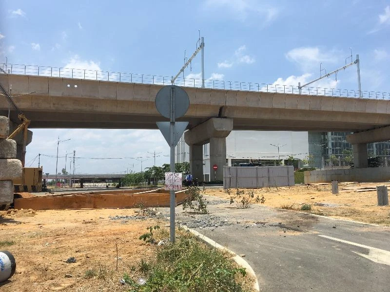 Nhân viên bảo vệ tục trực tại các cổng ra vào bến xe.
