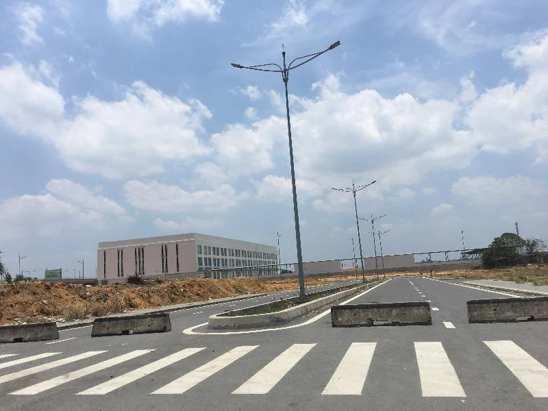 Vật liệu chắn ngang đường vào trên đường số 13