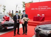 VinFast bất ngờ cho khách hàng đổi xe cũ lấy xe mới