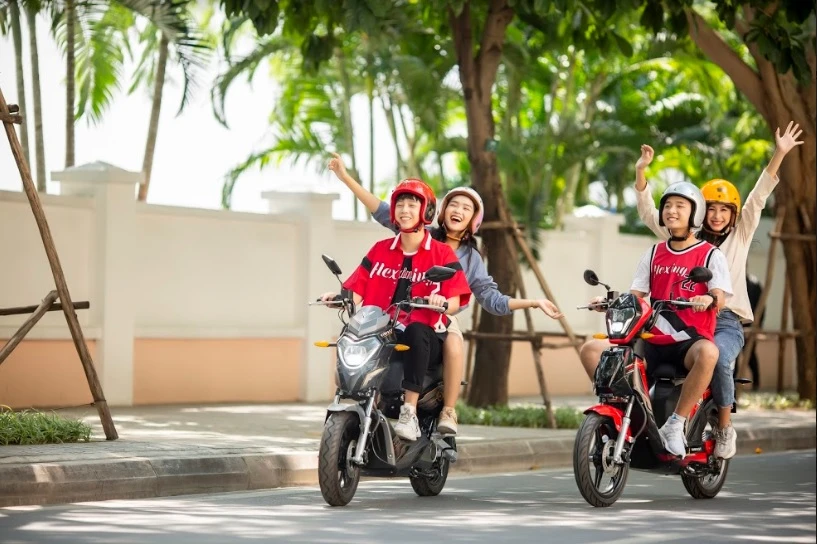 Xe điện VinFast được nhiều lứa tuổi yêu thích.
