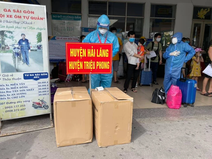 Chùm ảnh: Chuyến tàu tình nghĩa thứ 2 đưa người dân Quảng Trị về quê ảnh 5 Chùm ảnh: Chuyến tàu tình nghĩa thứ 2 đưa người dân Quảng Trị về quê ảnh 5