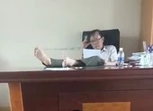 Người từng gác chân trên bàn làm việc xin từ chức Hạt trưởng kiểm lâm 