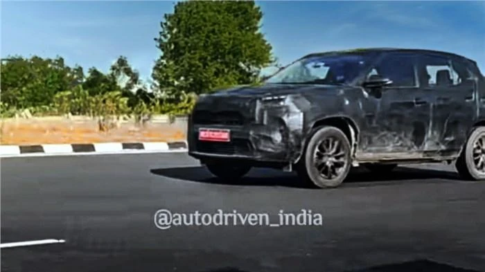 Hình ảnh chiếc SUV mới xuất hiện trên đường phố Ấn Độ. Ảnh: Autocarindia