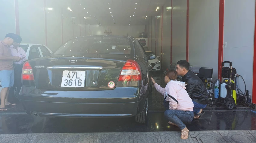 Mua ô tô cũ cần cảnh giác với xe đã qua "mông má". Ảnh: TN Mua ô tô cũ cần cảnh giác với xe đã qua "mông má". Ảnh: TN