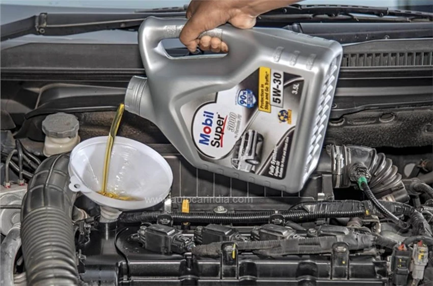 Lượng dầu, nước mát phải đủ. Ảnh: Autocarindia Lượng dầu, nước mát phải đủ. Ảnh: Autocarindia