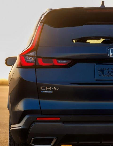 Honda CR-V 2023 có những nét thay đổi cả phía trước và phía sau. Ảnh: Motor1 Honda CR-V 2023 có những nét thay đổi cả phía trước và phía sau. Ảnh: Motor1