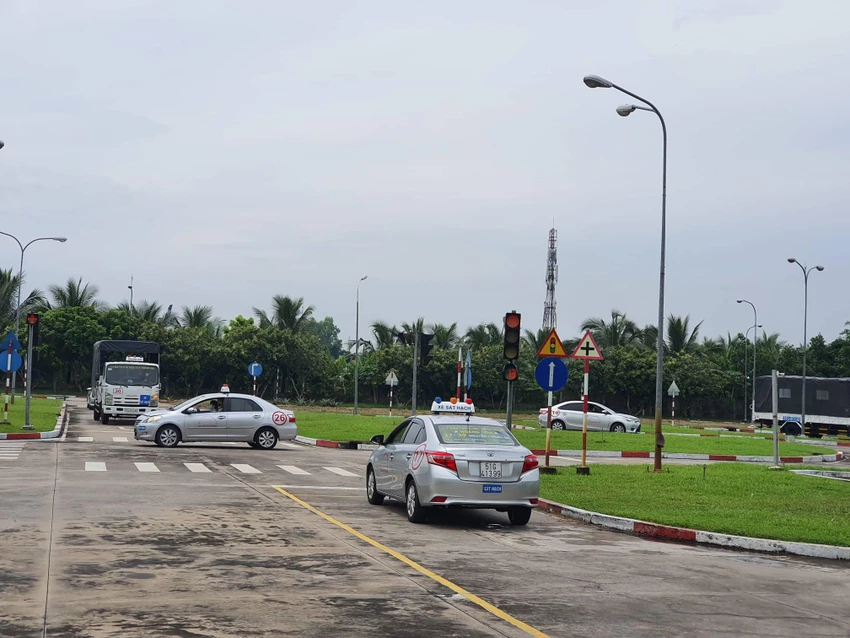Với quy định mới trong đào tạo, sát hạch cấp GPLX, người học sẽ khó để lấy được bằng lái xe hơn trước đây. Với quy định mới trong đào tạo, sát hạch cấp GPLX, người học sẽ khó để lấy được bằng lái xe hơn trước đây.