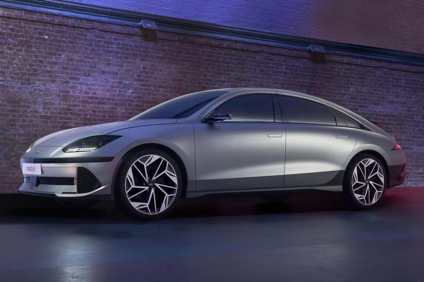 Hyundai Ioniq 6 sẽ là một đối thủ đáng gườm cho Tesla Model 3. Ảnh: Autocar Hyundai Ioniq 6 sẽ là một đối thủ đáng gườm cho Tesla Model 3. Ảnh: Autocar