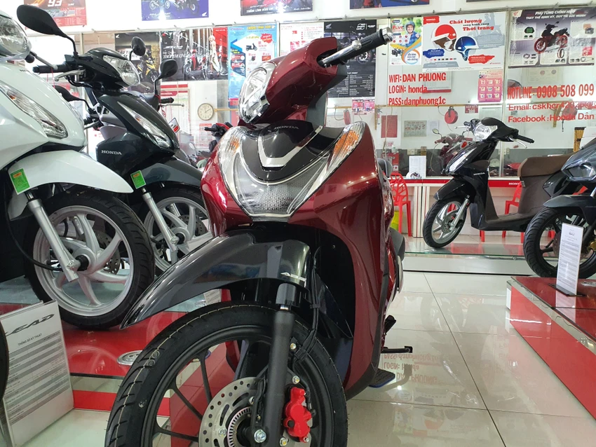 Honda SH Mode đang bán ra với giá là 71-84 triệu đồng. Ảnh: TN Honda SH Mode đang bán ra với giá là 71-84 triệu đồng. Ảnh: TN