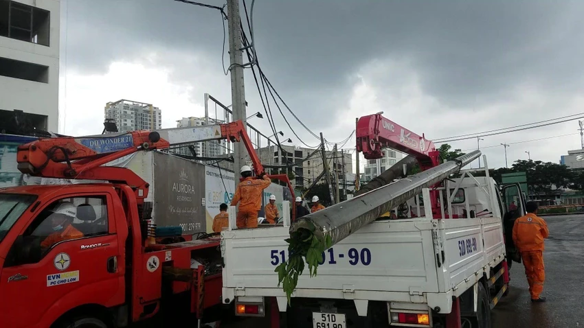 Sự việc xảy ra trên đường Bình Đông, hướng từ Cầu Số 1 về Cầu Số 2. Ảnh: NGUYỄN YÊN Sự việc xảy ra trên đường Bình Đông, hướng từ Cầu Số 1 về Cầu Số 2. Ảnh: NGUYỄN YÊN