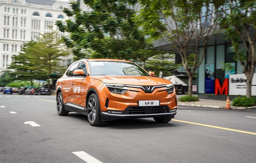 Thiết kế ấn tượng và các màu sơn nổi bật là những yếu tố giúp VinFast VF 8 thu hút khách hàng ngay từ cái nhìn đầu tiên. Thiết kế ấn tượng và các màu sơn nổi bật là những yếu tố giúp VinFast VF 8 thu hút khách hàng ngay từ cái nhìn đầu tiên.