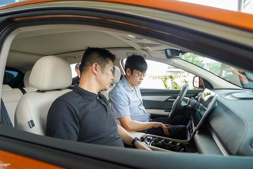 Khoang nội thất rộng rãi, đẳng cấp, chỉn chu rất phù hợp với thị hiếu người Việt. Khoang nội thất rộng rãi, đẳng cấp, chỉn chu rất phù hợp với thị hiếu người Việt.