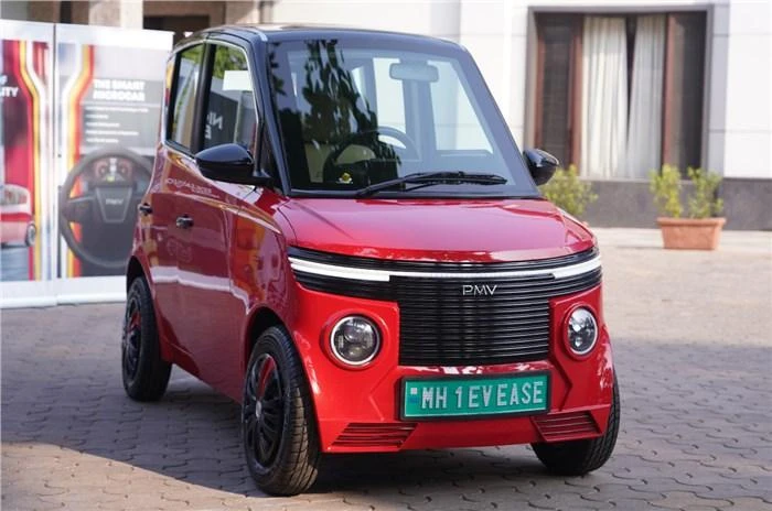 Vừa mới ra mắt, chiếc xe điện siêu nhỏ này đã có 6.000 đơn đặt hàng. Ảnh: Autocarindia Vừa mới ra mắt, chiếc xe điện siêu nhỏ này đã có 6.000 đơn đặt hàng. Ảnh: Autocarindia