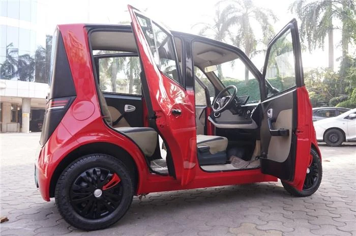 Xe được thiết kế 4 cửa. Ảnh: Autocarindia Xe được thiết kế 4 cửa. Ảnh: Autocarindia