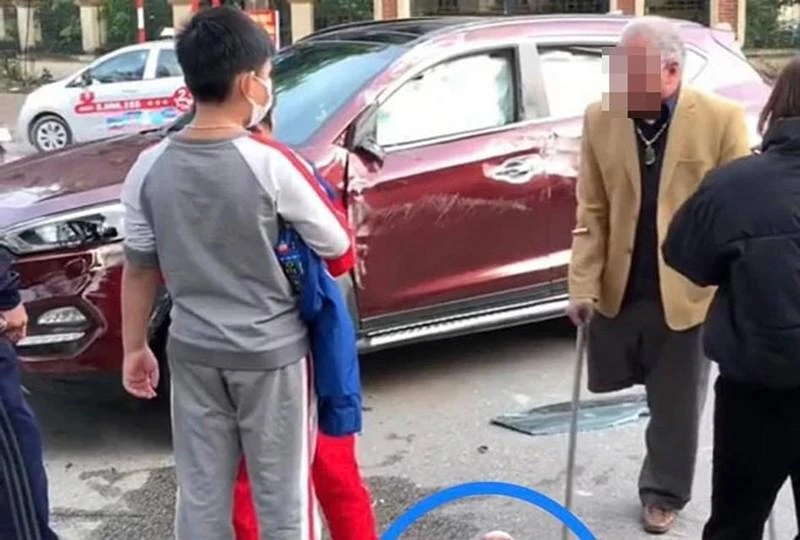 Hình ảnh vụ tai nạn được lan truyền trên các trạng mạng xã hội. Ảnh: MXH Hình ảnh vụ tai nạn được lan truyền trên các trạng mạng xã hội. Ảnh: MXH