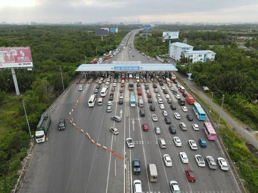 đỗ xe trên cao tốc