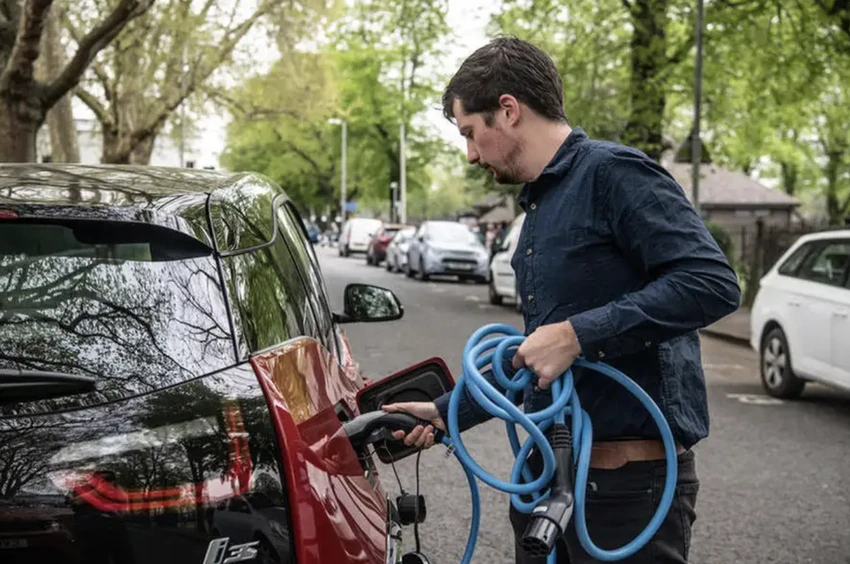 Dưới đây là các mẹo giúp xe điện chạy được xa hơn. Ảnh: Autocar Dưới đây là các mẹo giúp xe điện chạy được xa hơn. Ảnh: Autocar