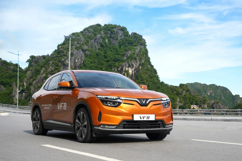 Người dân có thể thuê ô tô, xe máy điện và taxi điện để di chuyển. Người dân có thể thuê ô tô, xe máy điện và taxi điện để di chuyển.