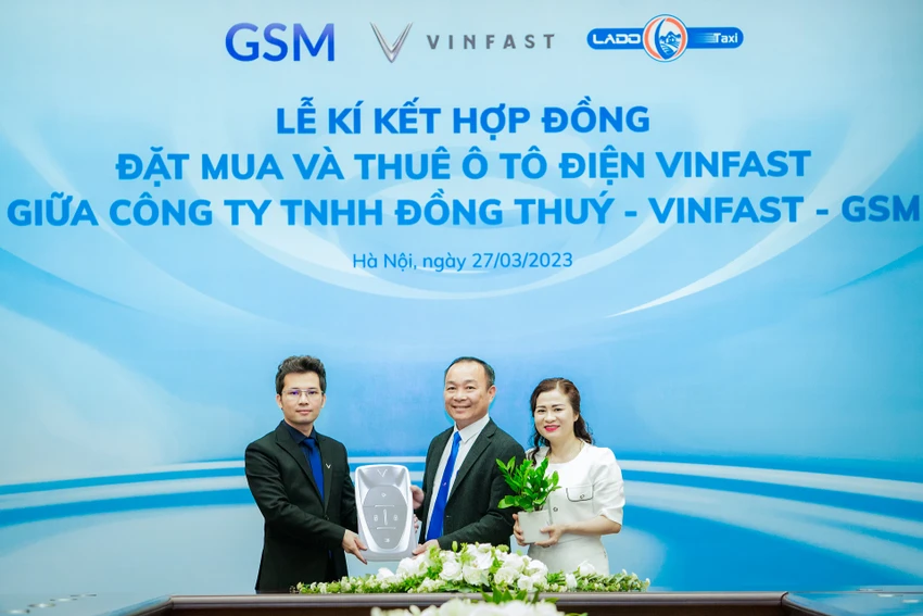 Lado Taxi đã quyết định đầu tư và mở rộng dịch vụ taxi điện. Lado Taxi đã quyết định đầu tư và mở rộng dịch vụ taxi điện.