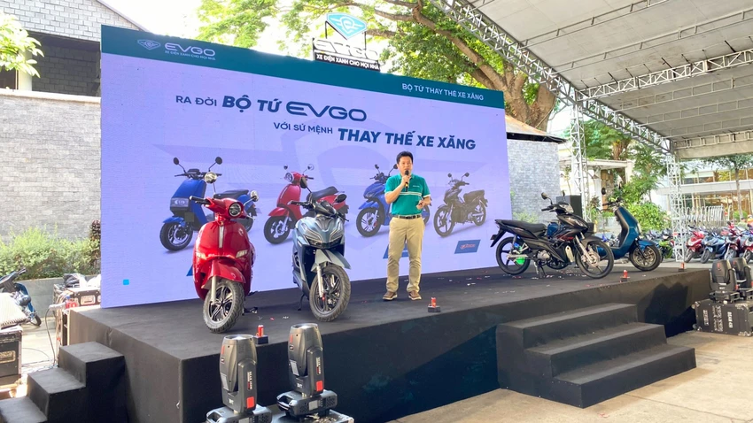 Tập đoàn Sơn Hà chính thức ra mắt 4 mẫu xe điện hai bánh mới với chủ đề “Bộ tứ thay thế xe xăng”.