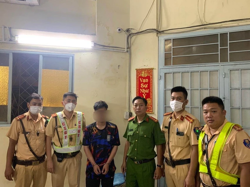 CSGT bắt thanh niên đóng giả khách rồi cướp xe ôm ở ngay trung tâm TP. HCM ảnh 1 CSGT bắt thanh niên đóng giả khách rồi cướp xe ôm ở ngay trung tâm TP. HCM ảnh 1