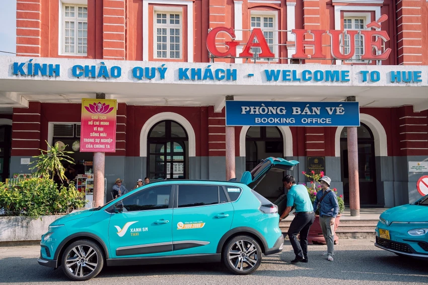 Trong tháng khai trương (từ 24-5 đến 14-6), Taxi Xanh SM ưu đãi lên đến 50% giá trị chuyến đi cho tất cả khách hàng tại Huế. Trong tháng khai trương (từ 24-5 đến 14-6), Taxi Xanh SM ưu đãi lên đến 50% giá trị chuyến đi cho tất cả khách hàng tại Huế.