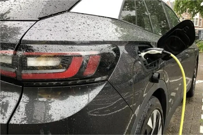 Sạc pin xe ô tô không bị ảnh hưởng bởi thời tiết. Ảnh: Autocarindia Sạc pin xe ô tô không bị ảnh hưởng bởi thời tiết. Ảnh: Autocarindia