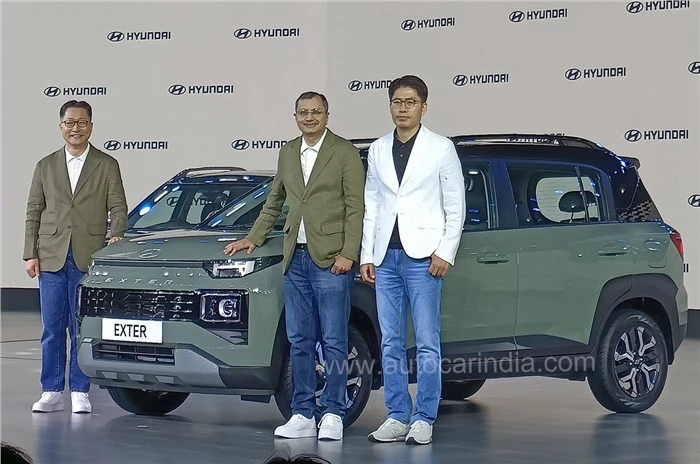 Hyundai Exter được xem là "tiểu SantaFe" với nhiều trang bị hấp dẫn. Ảnh: Autocarindia Hyundai Exter được xem là "tiểu SantaFe" với nhiều trang bị hấp dẫn. Ảnh: Autocarindia