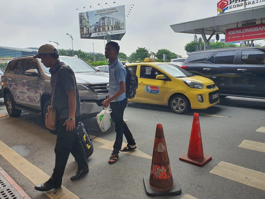 Ô tô chở người dưới 9 chỗ ngồi không quy định niên hạn? Ảnh: TN Ô tô chở người dưới 9 chỗ ngồi không quy định niên hạn? Ảnh: TN