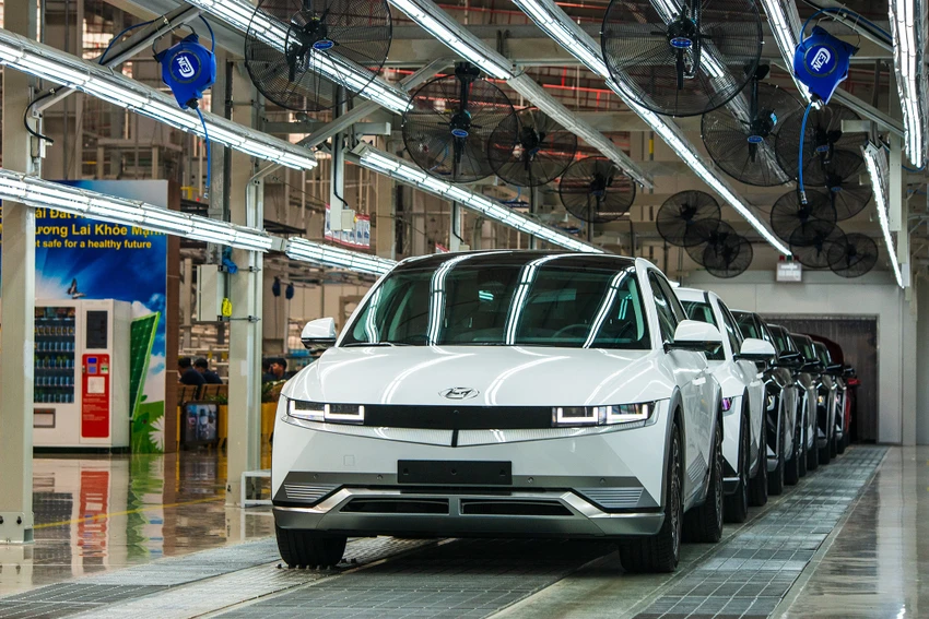 IONIQ 5 chính thức sản xuất và phân phối tại Việt Nam sau một năm "nhá hàng". IONIQ 5 chính thức sản xuất và phân phối tại Việt Nam sau một năm "nhá hàng".