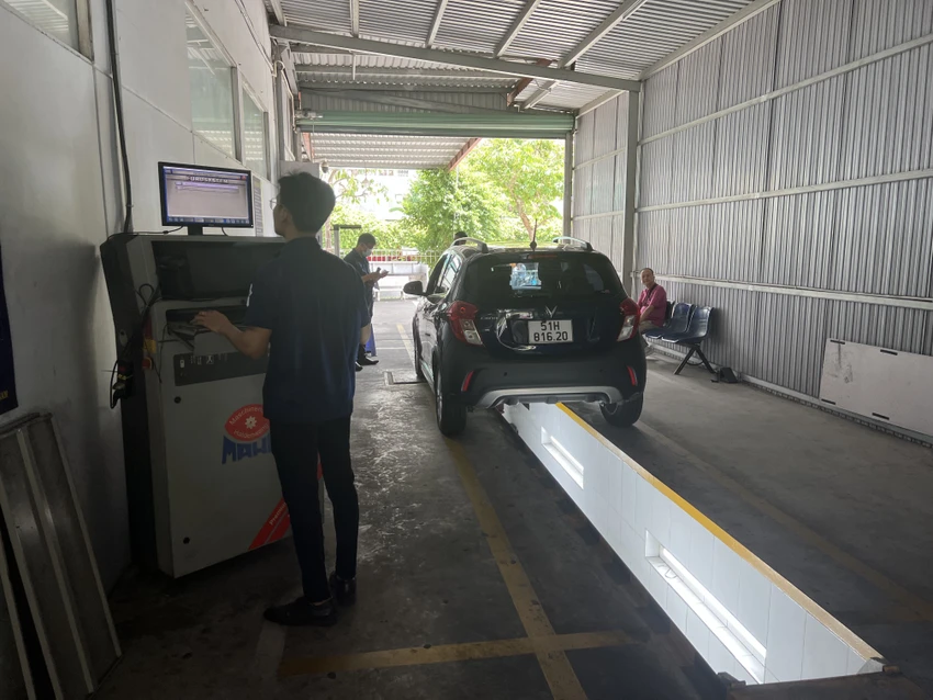 Lượng xe kiểm định tại TP.HCM thời điểm này rất ít. Ảnh: TN Lượng xe kiểm định tại TP.HCM thời điểm này rất ít. Ảnh: TN