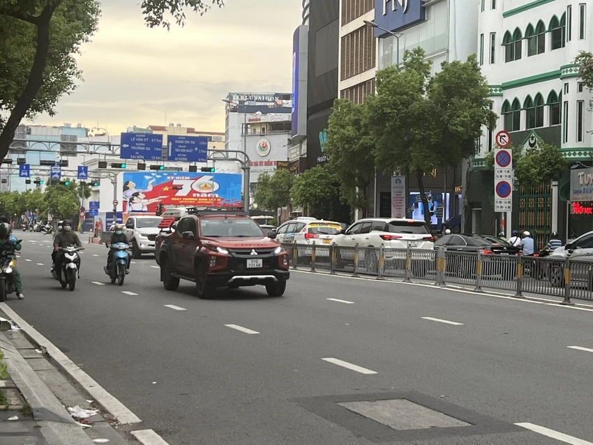 Xác định lộ trình phù hợp để không bị tắc đường. Ảnh: THY NHUNG Xác định lộ trình phù hợp để không bị tắc đường. Ảnh: THY NHUNG