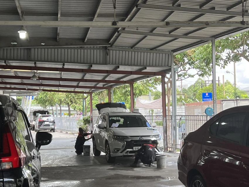 Chủ xe nên bảo dưỡng xe trước chuyến đi dài. Ảnh: THY NHUNG Chủ xe nên bảo dưỡng xe trước chuyến đi dài. Ảnh: THY NHUNG