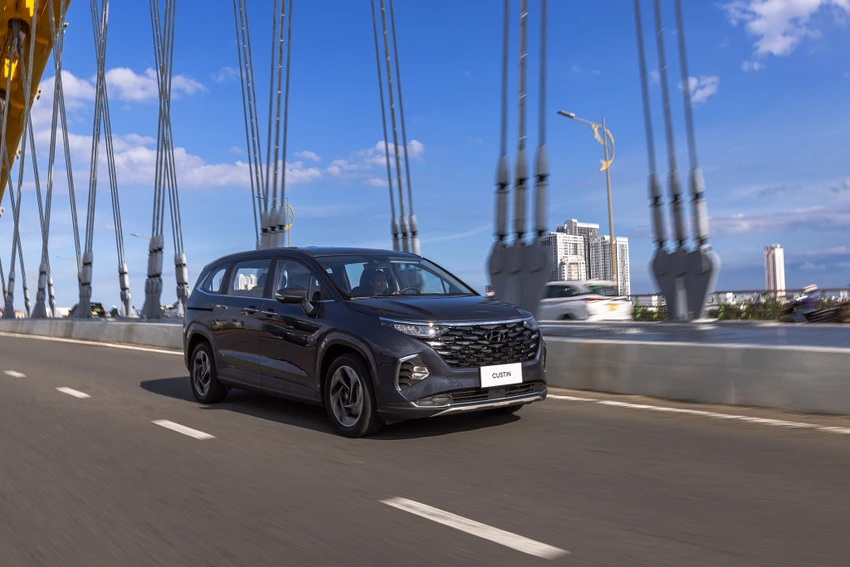 hyundai-custin-1-9311-762.jpg