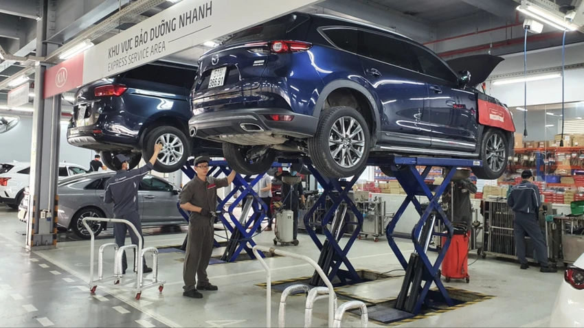 Sức mua ô tô giảm, kéo theo lượng nhập linh kiện, phụ tùng về Việt Nam cũng giảm mạnh.