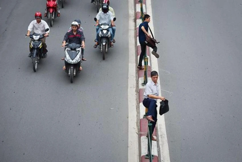 Người đi bộ cũng có thể bị xử phạt giao thông.