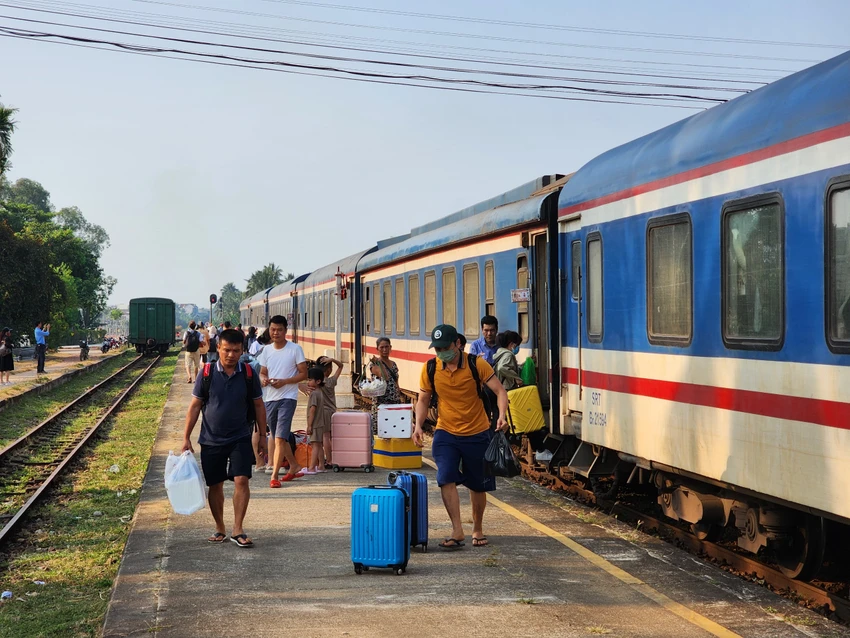 Nhu cầu tăng cao, ngành đường sắt tiếp tục tăng cường tàu dịp tết Dương lịch 2024.