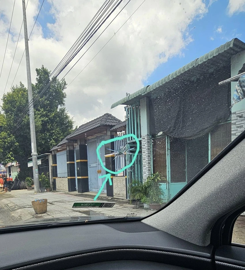 kính lái ô tô
